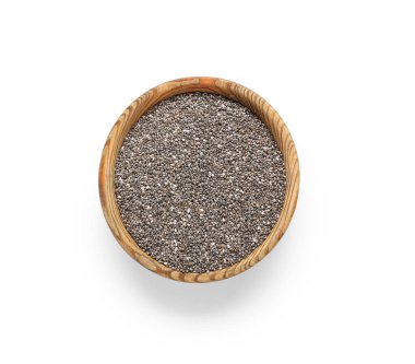 Beyaz arka planda chia tohumları olan ahşap kase.