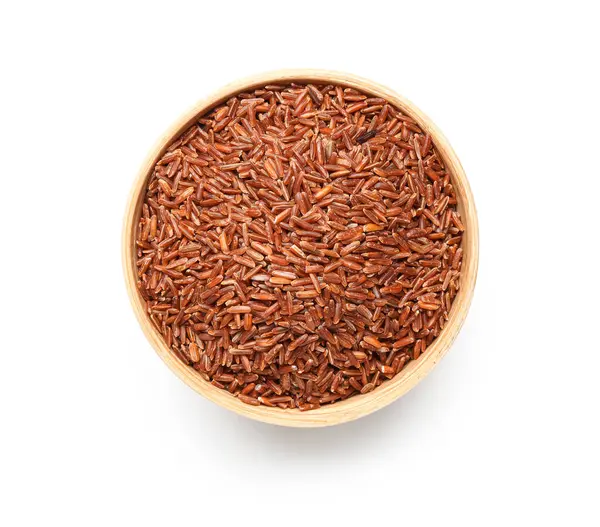 Beyaz arka plan üzerinde ham kahverengi pirinç kase