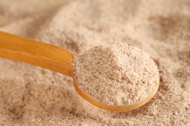 Psyllium kabuk tozlu kaşık, yakın plan.