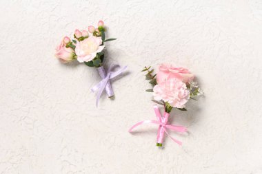 Açık arkaplanda güzel yaka çiçekleri