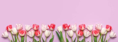 Leylak arka planda bir sürü güzel lale çiçeği, üst manzara