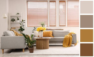 Gri koltukları ve sarı narsisli çiçekleri olan oturma odasının içinde. Farklı renk desenleri