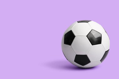 Leylak arka planda futbol topu