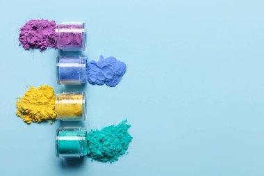 Mavi arkaplanda toz pigmentleri