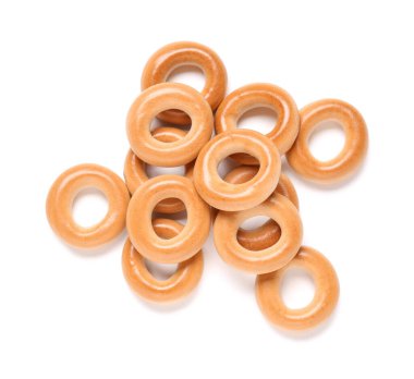 beyaz zemin üzerine lezzetli simit yığını