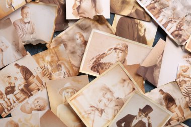 Akrabaların birçok eski fotoğrafı. Aile ağacı kavramı