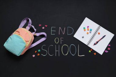 Okulun Sonu, Sırt çantası ve Defteri ile Tebeşir tahtası