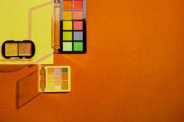 Renkli arka planda güzel göz falı paletleri