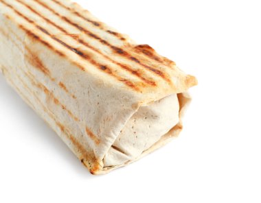 Beyaz arka planda lezzetli shawarma