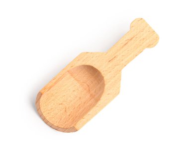 Beyaz arka planda boş ahşap kepçe