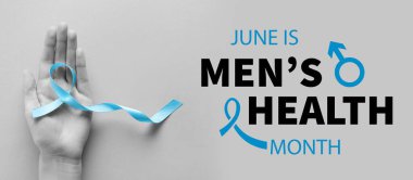 Gri arka planda mavi kurdeleli bir el. Erkek Sağlığı Ayı Afişi