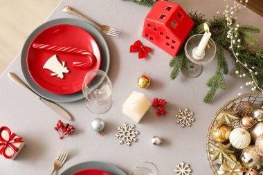 Güzel Noel süslemeleri ile şenlik masası