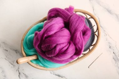 Yün kaplama sepet ve hafif arkaplan iğneleri