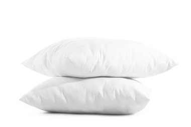 Beyaz arkaplanda izole edilmiş yumuşak yastık yığını
