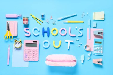 Metin Okulu oyun hamurundan ve renk arkaplanındaki farklı kırtasiyeden yapılmıştır