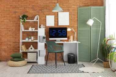 Çalışma yeri, raf ünitesi ve katlama ekranlı iç ofis