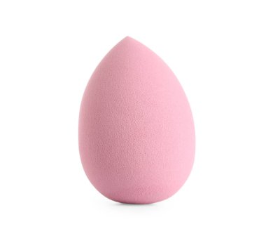 Beyaz arkaplanda pembe makyaj süngeri