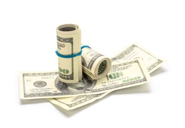 yüz dolarlık banknotlar beyaz zemin üzerine