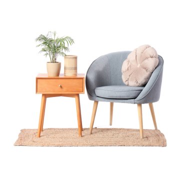 Koltuk, masa ve beyaz arka planda halı.