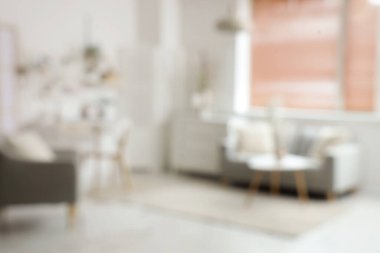 Çalışma yeri, tahta ve kanepesi olan bulanık ofis manzarası