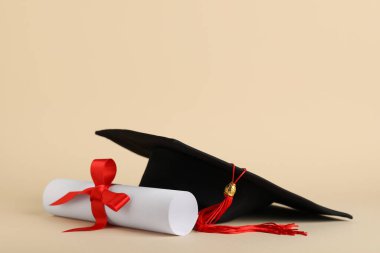 Havan tahtası ve bej arka plan diploması