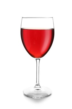 Beyaz arka planda bir bardak şarap.