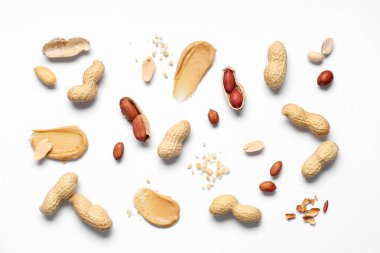 Fıstık ezmeli kompozisyon ve arka planda tereyağı lekesi