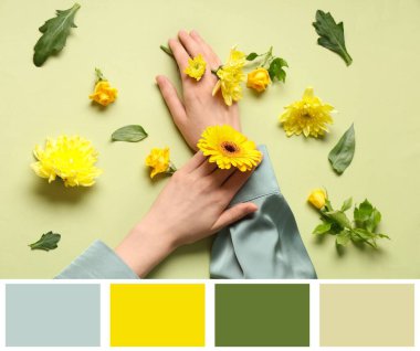 Yeşil arka planda çiçekli kadın elleri. Farklı renk desenleri