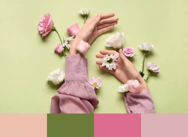 Açık yeşil arka planda farklı taze çiçekleri olan kadın elleri. Bakım kavramı