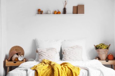 Yatak odası, yatak odası ve balkabağı.