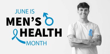 Açık arkaplanda mavi farkındalık kurdelesi olan genç bir adam. Erkek Sağlığı Ayı Afişi