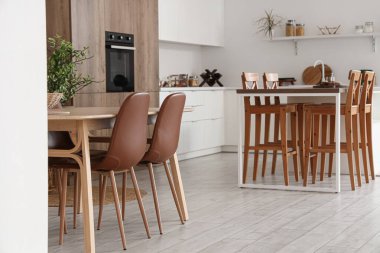 Işıl ışıl modern mutfak.