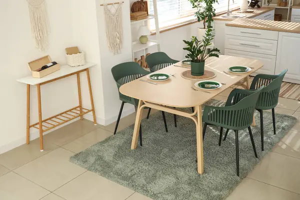 Modern yemek odasının içinde stüdyo dairede.