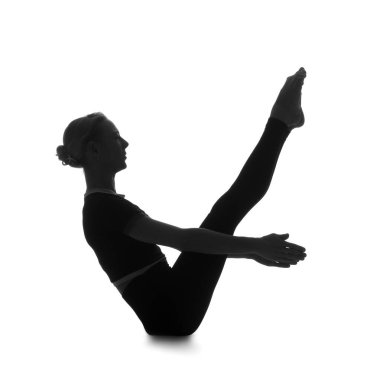 Beyaz arka planda yoga yapan genç bir kadının silueti.
