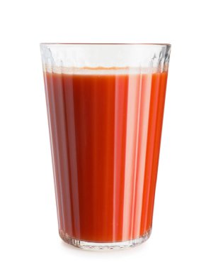 bardak taze domates suyu beyaz arka plan üzerinde