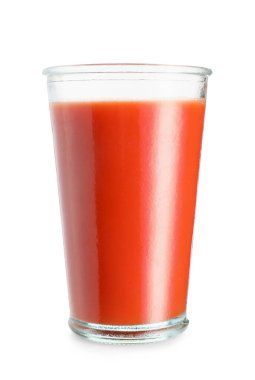 bardak taze domates suyu beyaz arka plan üzerinde