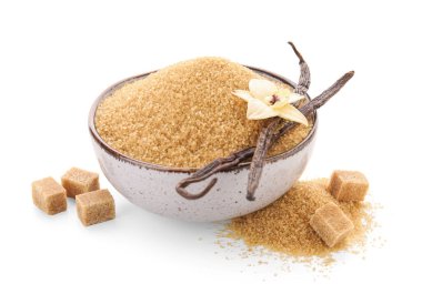 Beyaz arka planda bir kase tatlı vanilya şekeri