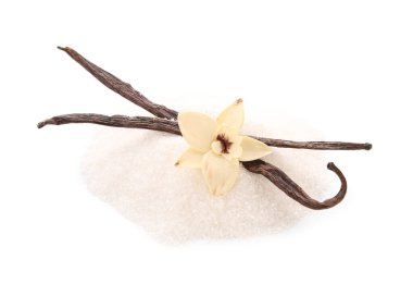 Beyaz zemin üzerinde tatlı vanilya şekeri yığını