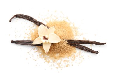 Beyaz zemin üzerinde tatlı vanilya şekeri yığını