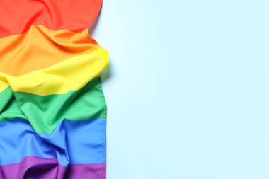 Açık mavi arkaplanda LGBT bayrağı