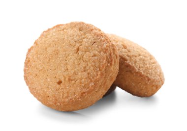 Beyaz arkaplanda tatlı kurabiyeler