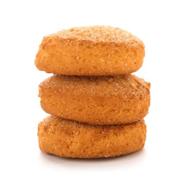 Beyaz arka planda taze tatlı kurabiyeler