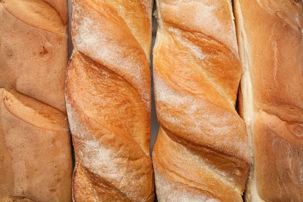 Beyaz arka planda taze baget dokusu, yakın plan.