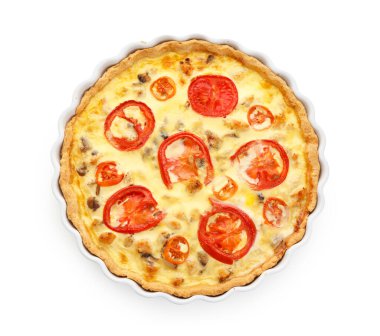 Beyaz arka planda lezzetli domatesli tart