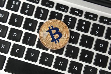 Dizüstü bilgisayarda Bitcoin, yakın plan