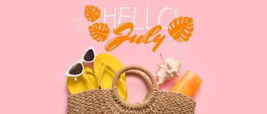 Plaj aksesuarları ve pembe arka planda deniz kabuğu olan bir çöp torbası.