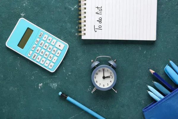 Yeşil arkaplan üzerinde 