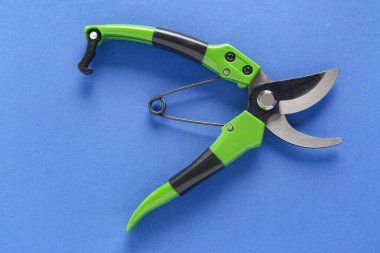 Mavi arka planda bahçıvanlık bölümleri