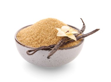 Beyaz arka planda bir kase tatlı vanilya şekeri