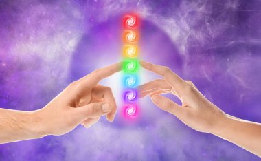 Erkek ve kadın parmakları beyaz arka plan üzerinde dokunmadan